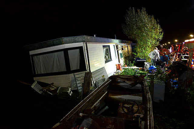 2014/223/GB 20141019b 001 Zinkende woonboot Nieuwemeerdijk.jpg